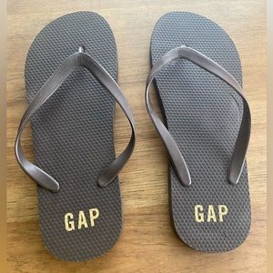 New, GAP Men’s Size 11 Cocoa Brown Flip Flops 😎